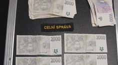 Senior poslal podvodníkům půl milionu. Úplnou náhodou získal peníze zpět