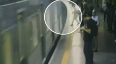 VIDEO: Psychopat strčil ženu pod kola metra! Přežila jen zázrakem