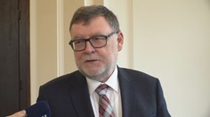 Praxe je důležitější než titul ze školy. Ministři se přou kvůli služebnímu zákonu