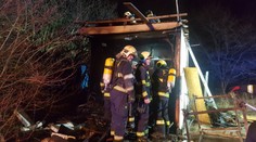 V Praze hořela stavební buňka, v troskách našli hasiči mrtvolu