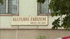 Zhrzený milenec bodal nožem hlava nehlava. Skončil s kulkou