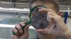 V Jablonci vyrazili největší platinovou medaile na světě