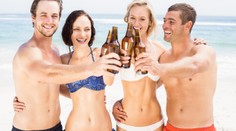 Na alkohol v létě pozor! Tohle dělá vašemu tělu den po dni