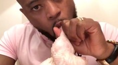 Nechutný Evra! Natočil video, na kterém dělá šílenosti s kuřetem