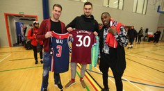 Satoranský v Anglii: Výměna dresů s fotbalisty a byly i žongly!