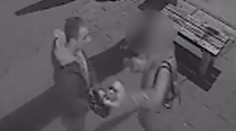 Mladík vytáhl penis a chtěl znásilnit důchodkyni. Dostal podmínku