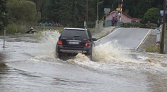 Bouřky způsobily řidičům velké problémy. Některé škody ale pojišťovny neproplatí