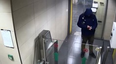 Policie hledá muže, který vykrádal rodinné domy. Odnesl si věci za čtyři miliony