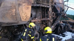 Sklizeň se u Ostravy nevyvedla. Hořel kombajn i pole, škody jdou do milionů