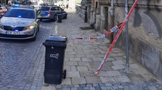 V Jihlavě spadl kus domu a zranil dítě. Záchranáři ho převezli do nemocnice