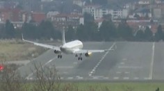 Piloti předvedli velkou zručnost. Silný vítr jim komplikoval přistávání