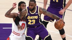 Lídři soutěže vítězili! Výhru Lakers režíroval triple-doublem James