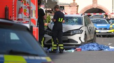 Do davu lidí v Lipsku narazilo auto. Dva mrtví a přes 20 zraněných