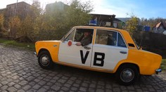 Trsátko, bakelit, jaguár z PVC. Trabant byl před revolucí hit! A nejen on