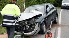 Smrtelná nehoda u Zbraslavi: Seniorka nepřežila, holčička (4) skončila v nemocnici