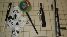 Klauni dál řádí v Česku! V Mostě zatkli ozbrojené děti v maskách