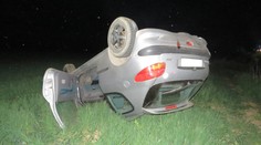 Jeden pirát silnic vytlačil auto, druhý srazil motorkáře, oba ujeli