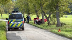Smrtelná nehoda na Berounsku. Řidič srazil chodkyni, na místě zemřela