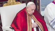 Františkův stav je stabilní, tvrdí Vatikán. Spekuluje se však o jeho rezignaci