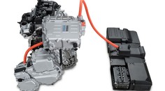 Konec fóbie že vám dojdou baterky: benzín nepohání kola, ale elektromotor