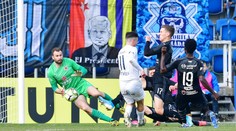 Šokovaná Slavia padla se Slováckem, Klokani s Karvinou berou bod