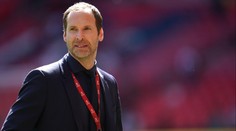 Petr Čech zvládá všechno. Fotbalová legenda se pochlubila diplomem