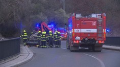 Řidič v pražských Hlubočepech převrátil auto na střechu. Nadýchal 1,5 promile