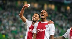 Haller nastřílel za Ajax čtyři branky. V Manchesteru padlo devět gólů