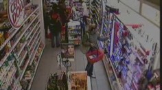 Zlodějský gang krade za provozu v drogeriích