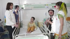 Běla Valšíková navštívila malé pacienty v Motole
