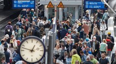 Němci využili nabídky ušetřit za benzín. V celé zemi propukl dopravní chaos