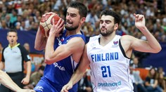 Češi po prohře spílali sudím. Saty dostal dvakrát do hlavy, štvalo Veselého