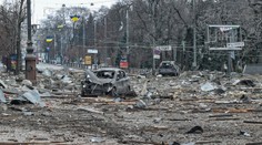ON-LINE: Na Charkov útočí výsadkáři, v Žitomyru zabila raketa čtyři lidi v domě