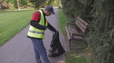 Ve Frýdku-Místku pomáhají s úklidem bezdomovci. Zájem o program je veliký