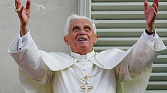 Advokát žene papeže Benedikta XVI. před soud