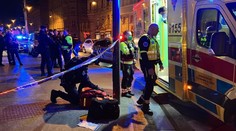 Potyčka před klubem v Praze skončila smrtí. Muže oživovali desítky minut