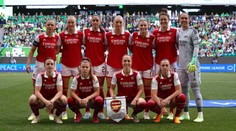 Letadlo s fotbalistkami Arsenalu vzplálo. Následovala rychlá evakuace