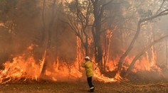 Požáry se vymkly kontrole. "Hned odejděte!" vyzvali hasiči obyvatele