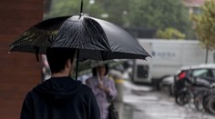 Děsivé zjištění. Dešťovou vodu na celém světě kontaminovaly toxické látky