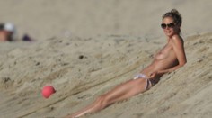 HEIDI KLUM NAHOŘE BEZ! Topmodelka se ráda opaluje nahá