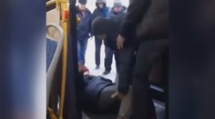 VIDEO: Ruska se v autobusu nechala slyšet, že nesouhlasí s válkou. Vyvlekli ji