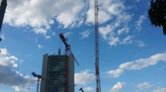 V Česku postavili nejvyšší jeřáb!! Kolos měří 119 metrů
