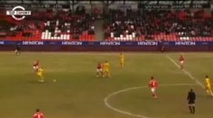 VIDEO: Fotbalisté slavili góly šíleně. Fackovali spoluhráče