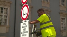 Praha má první značku, která zakazuje vjezd elektrokoloběžek. Další mají přibývat