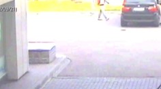 VIDEO: Na parkovišti ve Vyškově ukradli ženě z auta přes milion korun!