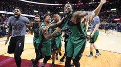 LeBronova třicítka byla málo, Boston udeřil v poslední vteřině