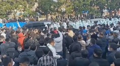 Čínu sužují masivní protesty. Obyvatelé jsou zoufalí z proticovidových opatření