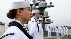 Svět se připravuje na úder Íránu. Američané vyslali letadlovou loď a stíhačky