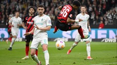 Divočina v Bundeslize. Dva góly a dvě červené karty, Pavlenka opět nehrál