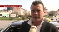 VIDEO: Paris cestu v taxi obrečela, odřela si bradu